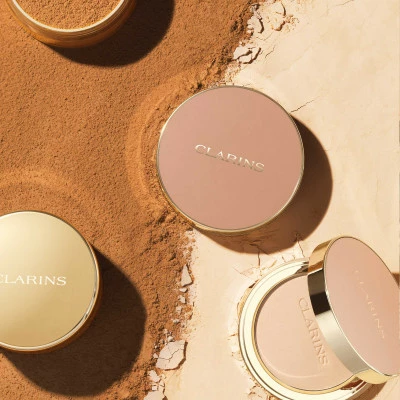 Clarins Ever Matte Compact Powder Poudre Compacte Matifiante Infusée Au Lait De Pêcher 5 Clarins Ever Matte Compact Powder Poudre Compacte Matifiante Infusée Au Lait De Pêcher – Image 3