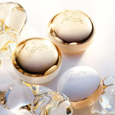 DIOR J'adore Les Adorables Gommage Parfumé Pour Le Corps 6 DIOR J'adore Les Adorables Gommage Parfumé Pour Le Corps – Image 4