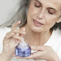 Clarins Nutri-Lumière Revive Crème Jour Embellissante Revitalisante -Guerlain Soldes Magasin nutri lum revive 2